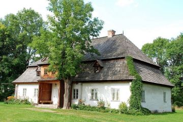 Dwór w Łopusznej - zabytki i zwiedzanie - muzeum - Łopuszna